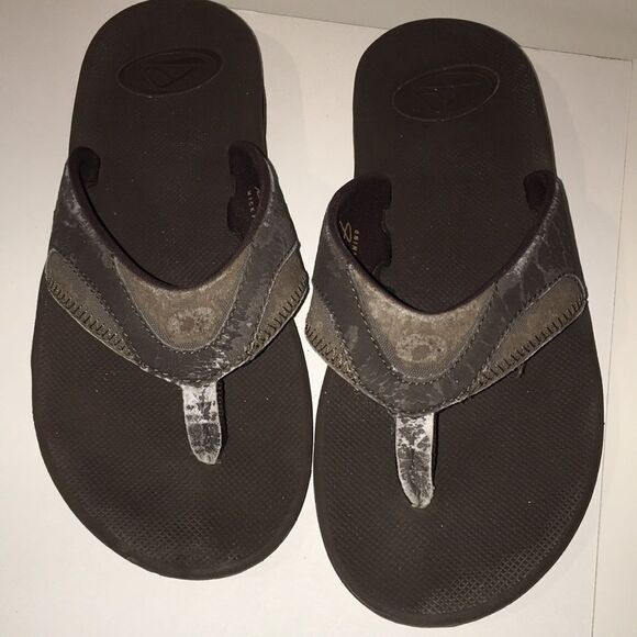 Bottle opener Nick Fanning Reef very worn brown flip flop sandals shoes 9 mens - Picture 1 of 7